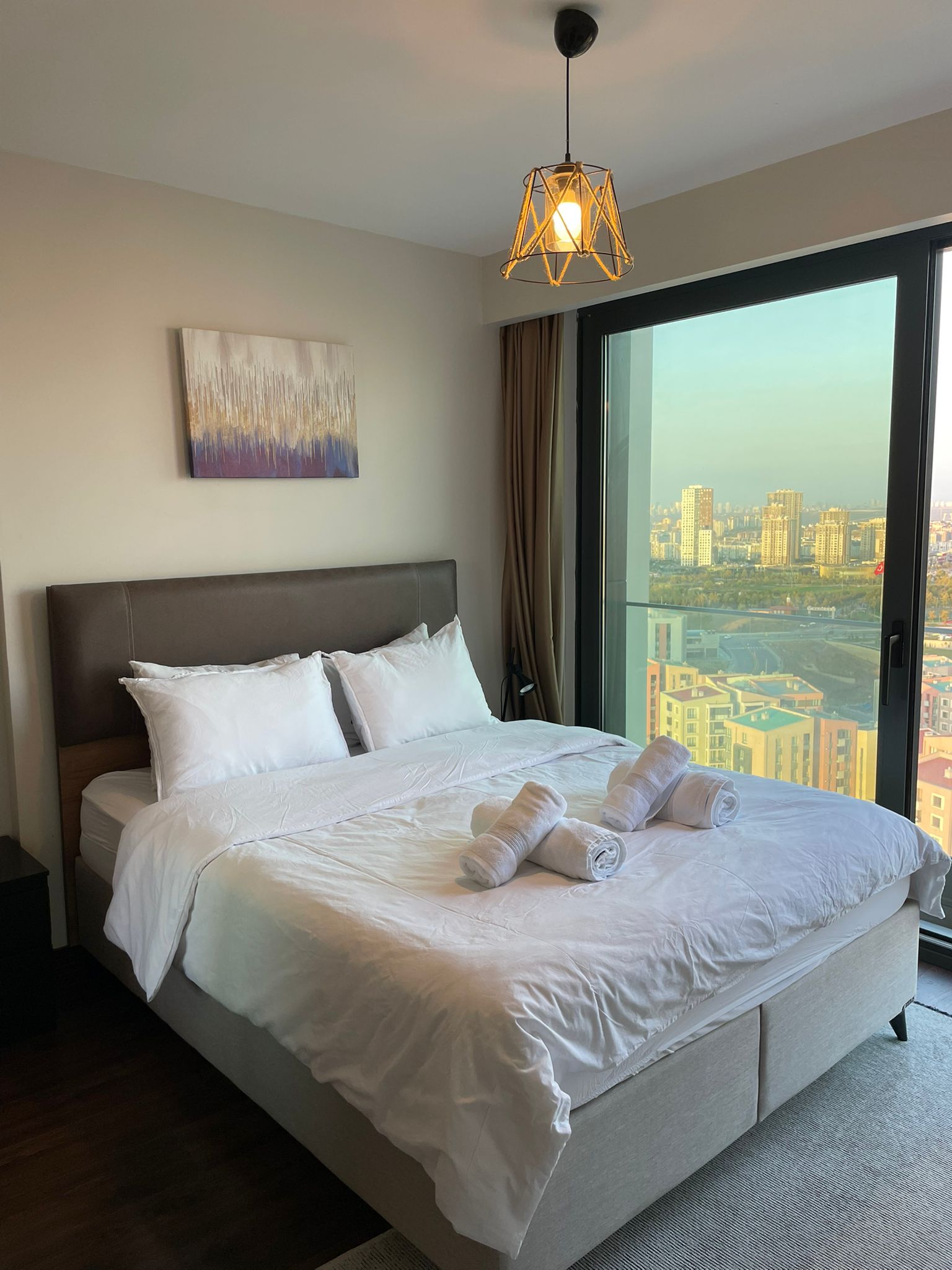 Serviced Apartment or Hotel? Understand the Difference and Why Visitors Prefer Apartments!